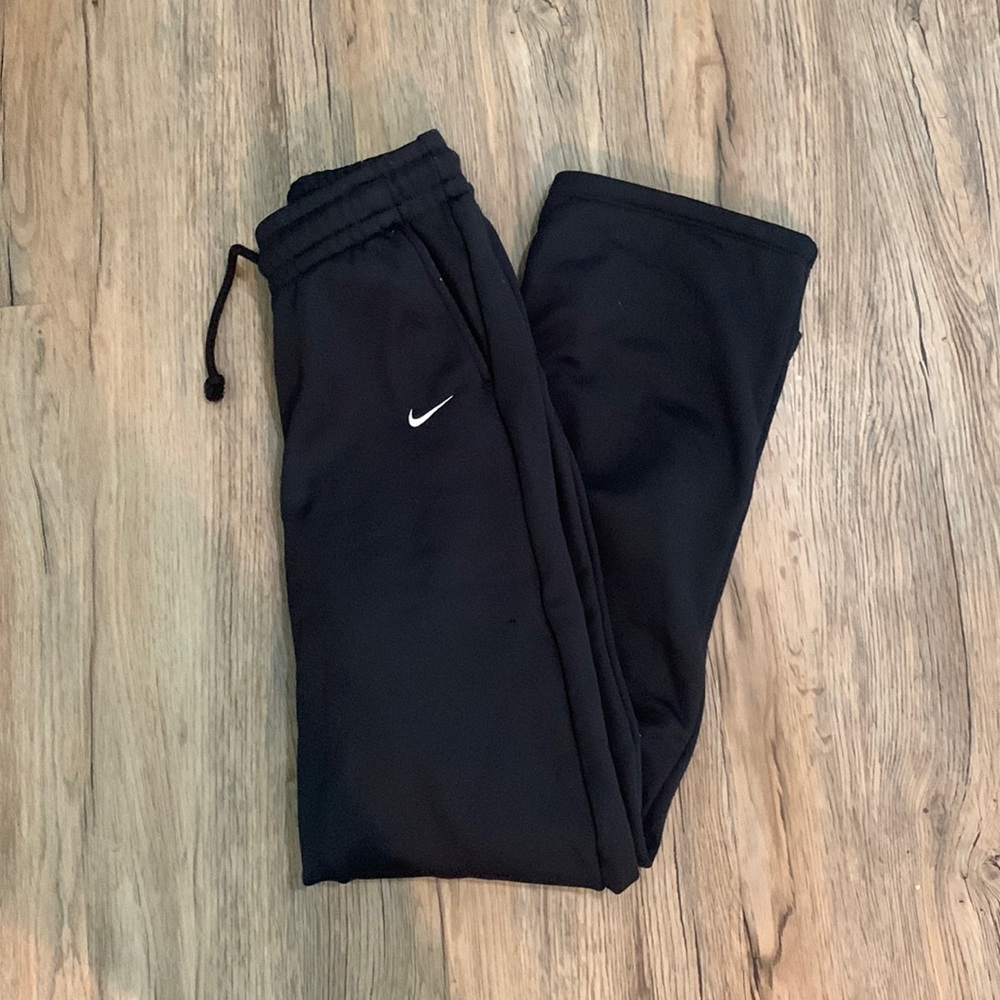 Black Nike sweatpants excellent condition! Very warm!